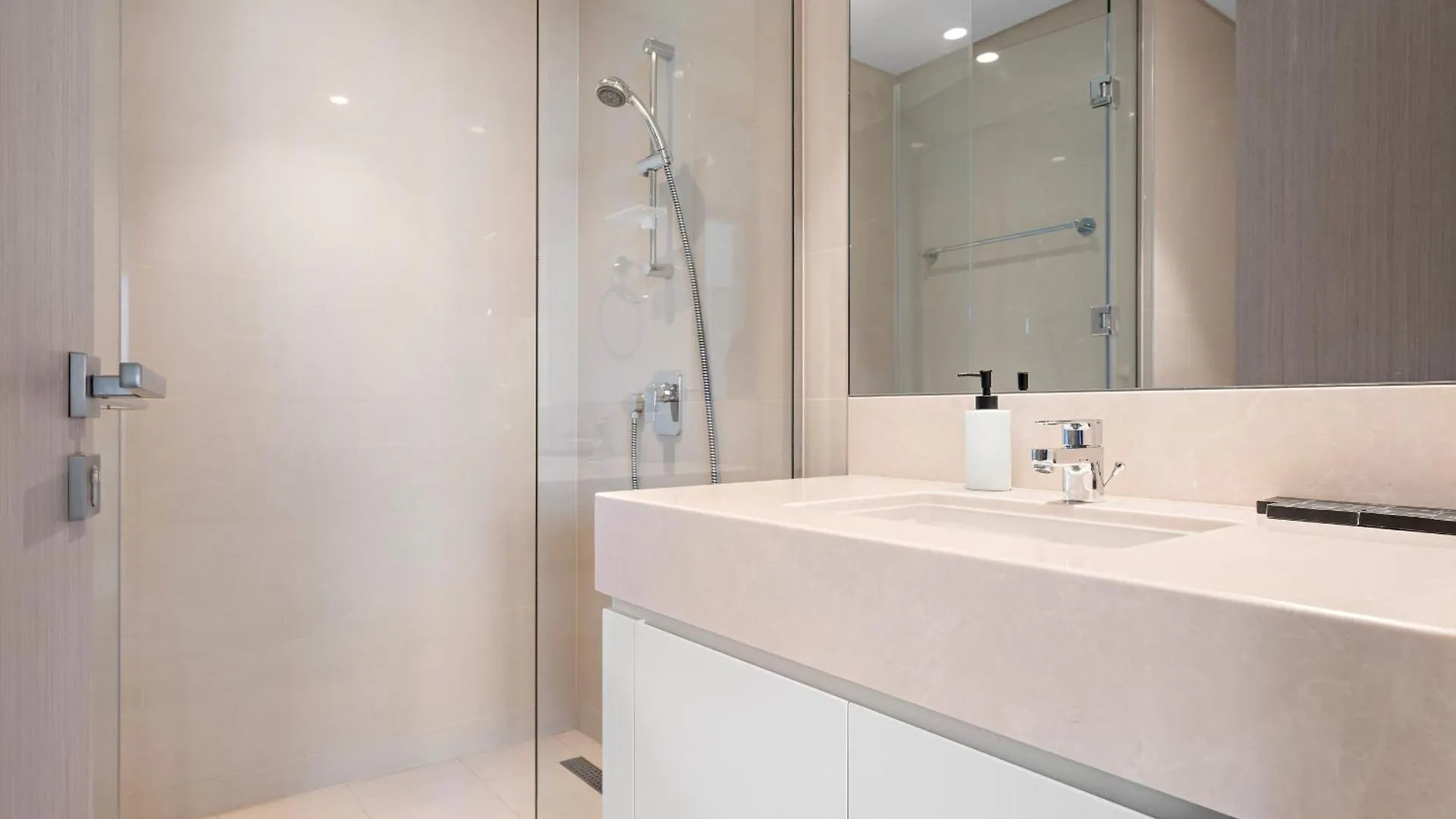 Vibrant 3Bdr Plus 1 Guest Room In Downtown With Burj Khalifa View Dubai 0*,  United Arab Emirates