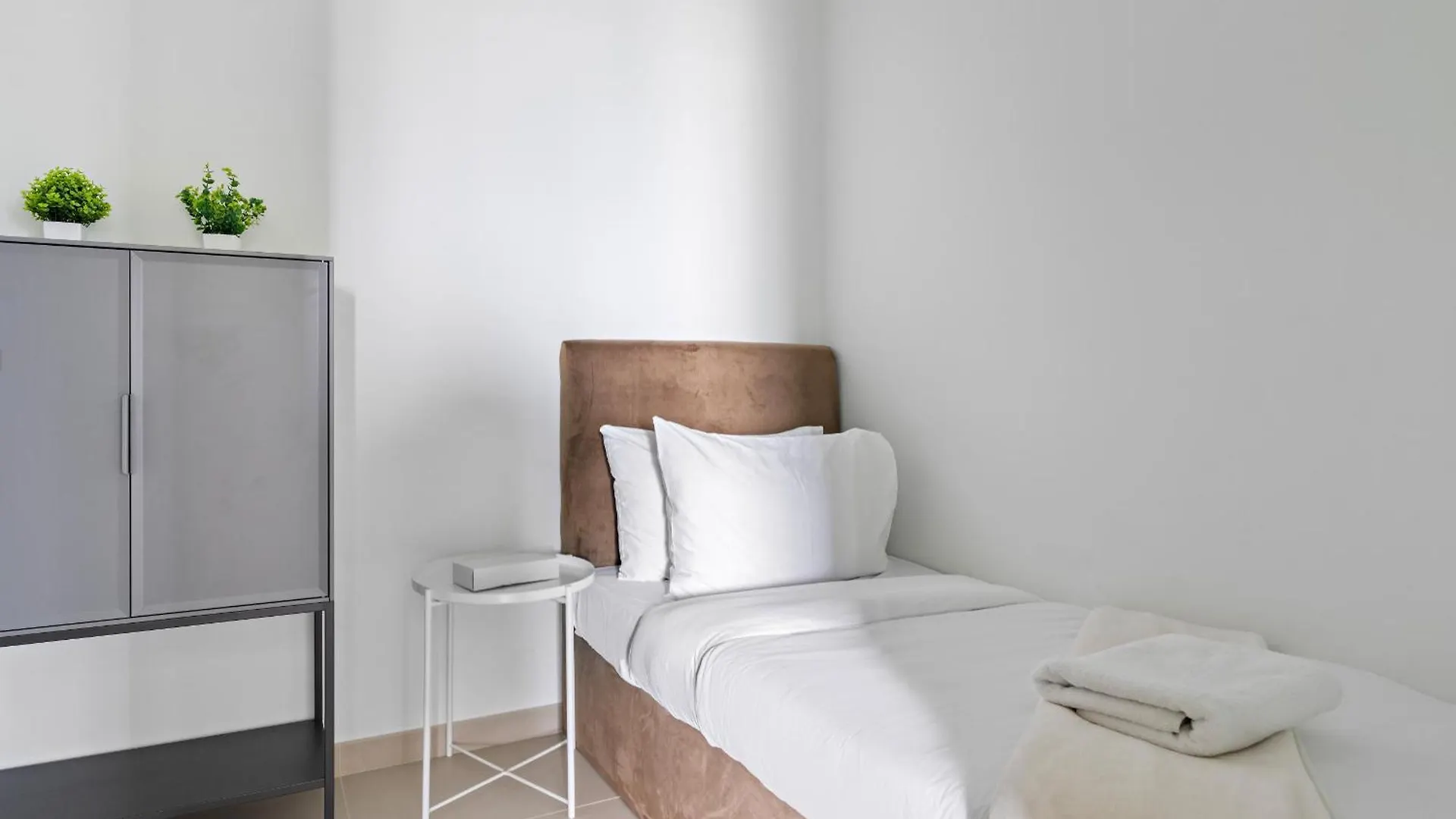 Apartment Vibrant 3Bdr Plus 1 Guest Room In Downtown With Burj Khalifa View Dubai
