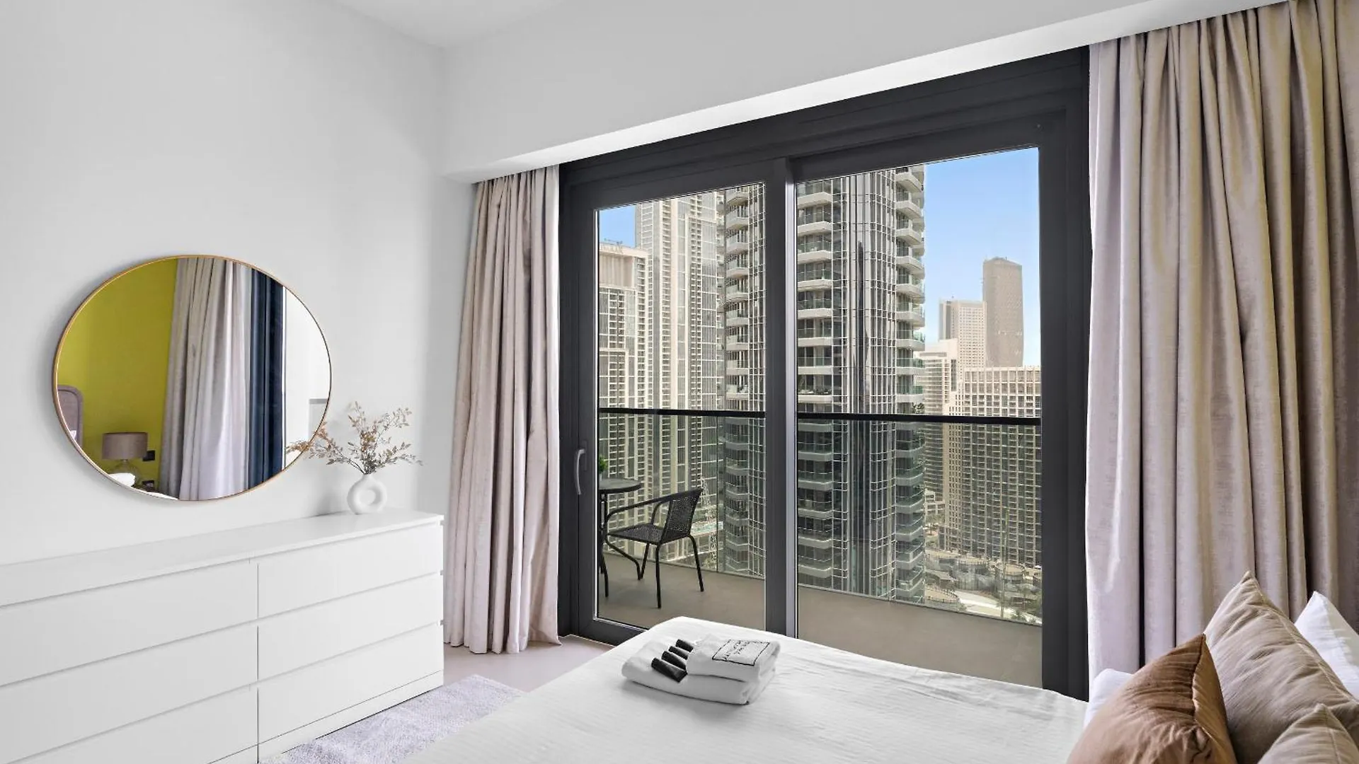Apartment Vibrant 3Bdr Plus 1 Guest Room In Downtown With Burj Khalifa View Dubai