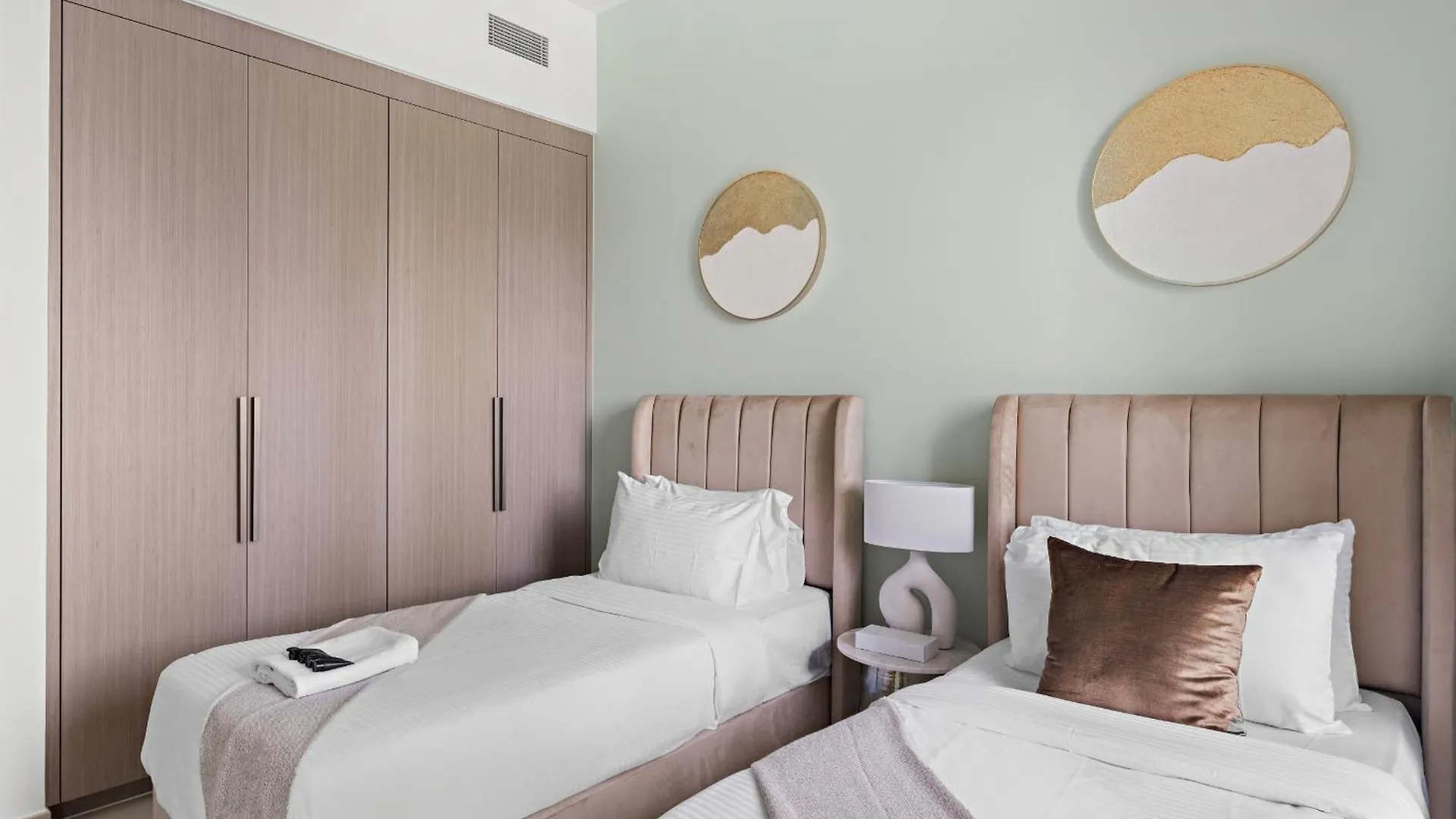 Vibrant 3Bdr Plus 1 Guest Room In Downtown With Burj Khalifa View Dubai 0*,  United Arab Emirates