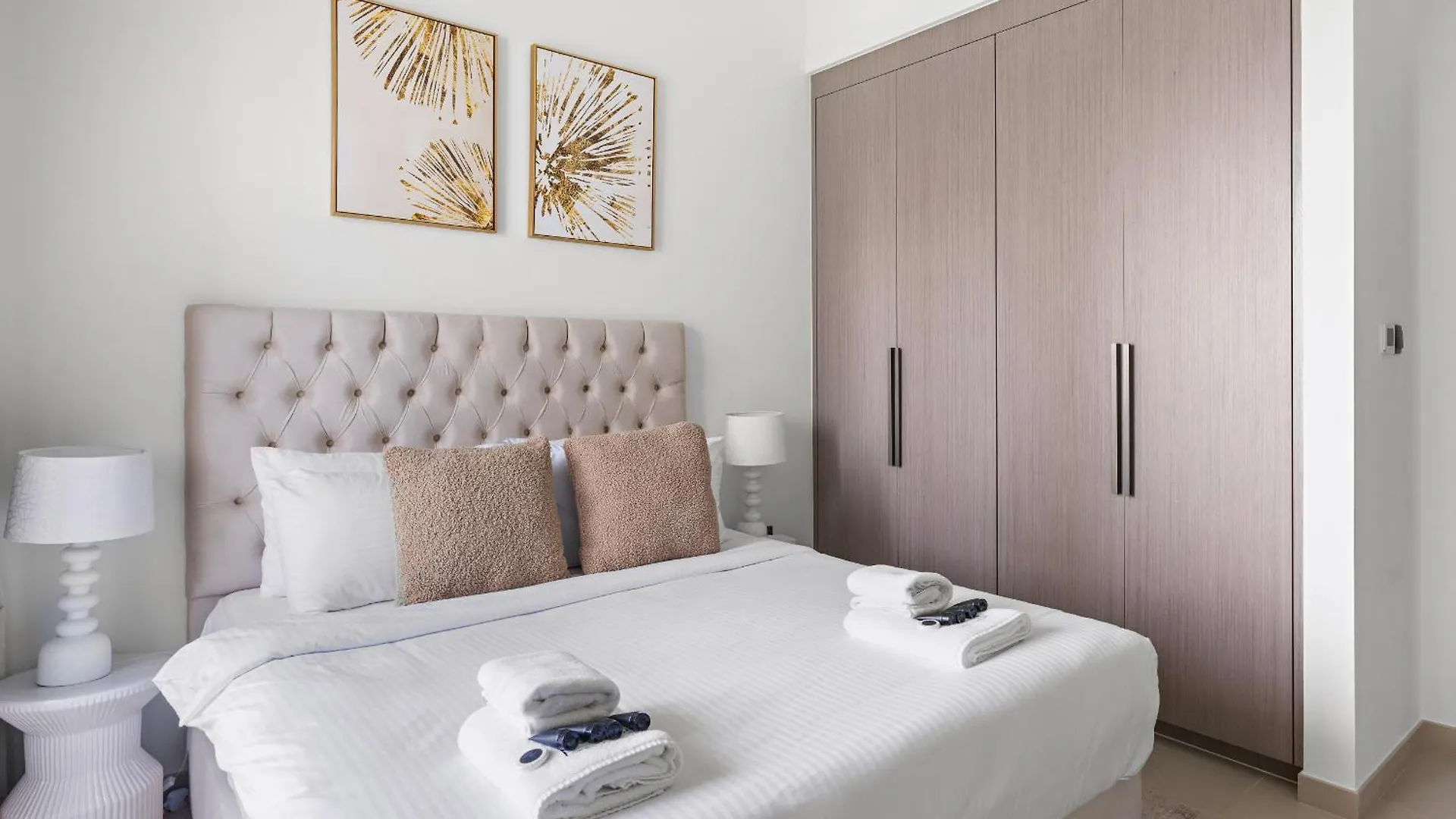 Vibrant 3Bdr Plus 1 Guest Room In Downtown With Burj Khalifa View Dubai Apartment